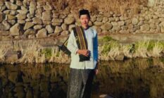 Momen Haru Lucinta Luna Salat Id di Seoul: Kenakan Baju Koko dan Berdiri di Shaf Laki-Laki