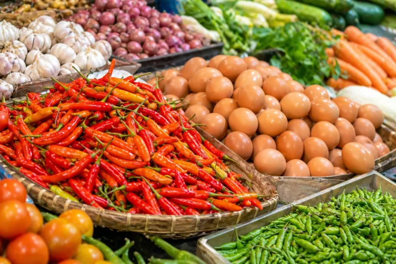 Update Harga Pangan 24 April 2026: Telur Ayam Rp32.000, Cabai Rawit Merah Melonjak (Foto: AI)