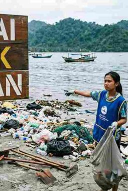 Ironi Teluk Labuan: Gelar Pantai Terkotor yang Sulit Lepas Meski Berkali-kali Dibersihkan