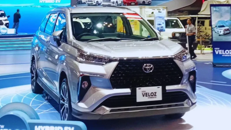 Toyota Veloz, Veloz Hybrid, PT TMMIN, Bob Azam, Industri Otomotif, Mobil Hybrid, Pajak Mobil Indonesia, Gaikindo (Foto: Liputan6.com/Azkal Azkia)