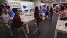 Apple Indonesia Buka Lowongan Government Affairs Manager di Jakarta, Cek Syaratnya (Foto: BAY ISMOYO/AFP/liputan6)