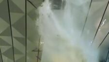 Atap Gate 7 Terminal 3 Soekarno-Hatta Jebol, Air Hujan Tumpah ke Ruang Tunggu Penumpang (Foto: liputan6)