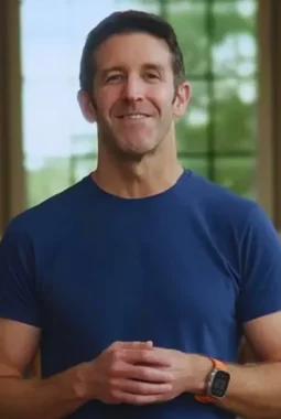 John Ternus Resmi Ditunjuk Jadi CEO Apple, Tim Cook Mundur Setelah 15 Tahun