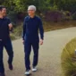 John Ternus dan Tim Cook (Foto: Dok. Apple)