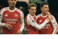 Angkat Trofi Liga Inggris Bersama Arsenal, Martin Odegaard: Seperti Mimpi Jadi Nyata!
(Fot : AP Photo/Kirsty Wigglesworth
/liputan6)