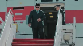 Prabowo Tiba di Prancis, Siap Tingkatkan Kerja Sama Strategis dengan Macron
(Foto: Sekretariat Presiden RI/kompas)
