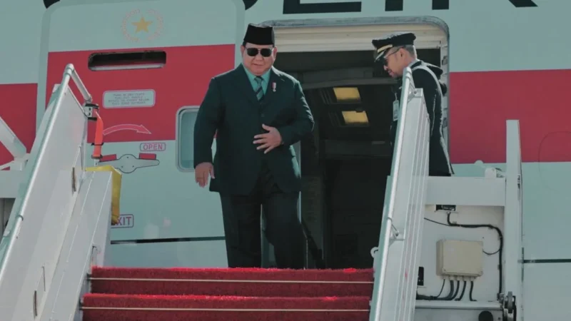 Prabowo Tiba di Prancis, Siap Tingkatkan Kerja Sama Strategis dengan Macron
(Foto: Sekretariat Presiden RI/kompas)
