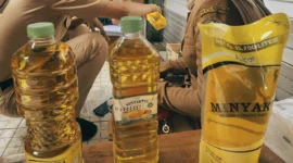 Distribusi MinyaKita Didominasi Swasta, Bulog Ungkap Biang Kelangkaan di Pasar (Foto: Kompas.com/MOH.ANAS)