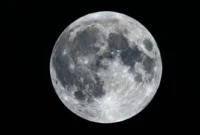 Hiasi Langit Libur Panjang, Inilah Waktu Terbaik Menyaksikan Fenomena Langka Flower Moon 2026 (Foto: Ai)