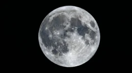 Hiasi Langit Libur Panjang, Inilah Waktu Terbaik Menyaksikan Fenomena Langka Flower Moon 2026 (Foto: Ai)