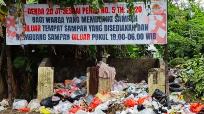 Pemkot Jambi Tindak Tegas Masyarakat Membuang Sampah Sembarangan