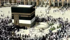 Masjidil Haram Sepi, Jutaan Jemaah Mulai Padati Arafah (Foto:   Foto: Youtube @qurantvsa/kumparan)