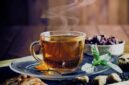 Waspada, Ini 7 Risiko Minum Teh pada Malam Hari
(Foto: klikdokter)