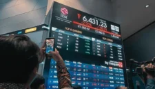 Perdagangan IHSG hari ini ke angka 1,96 persen ke level 5.999
(Foto: EmitenNews)