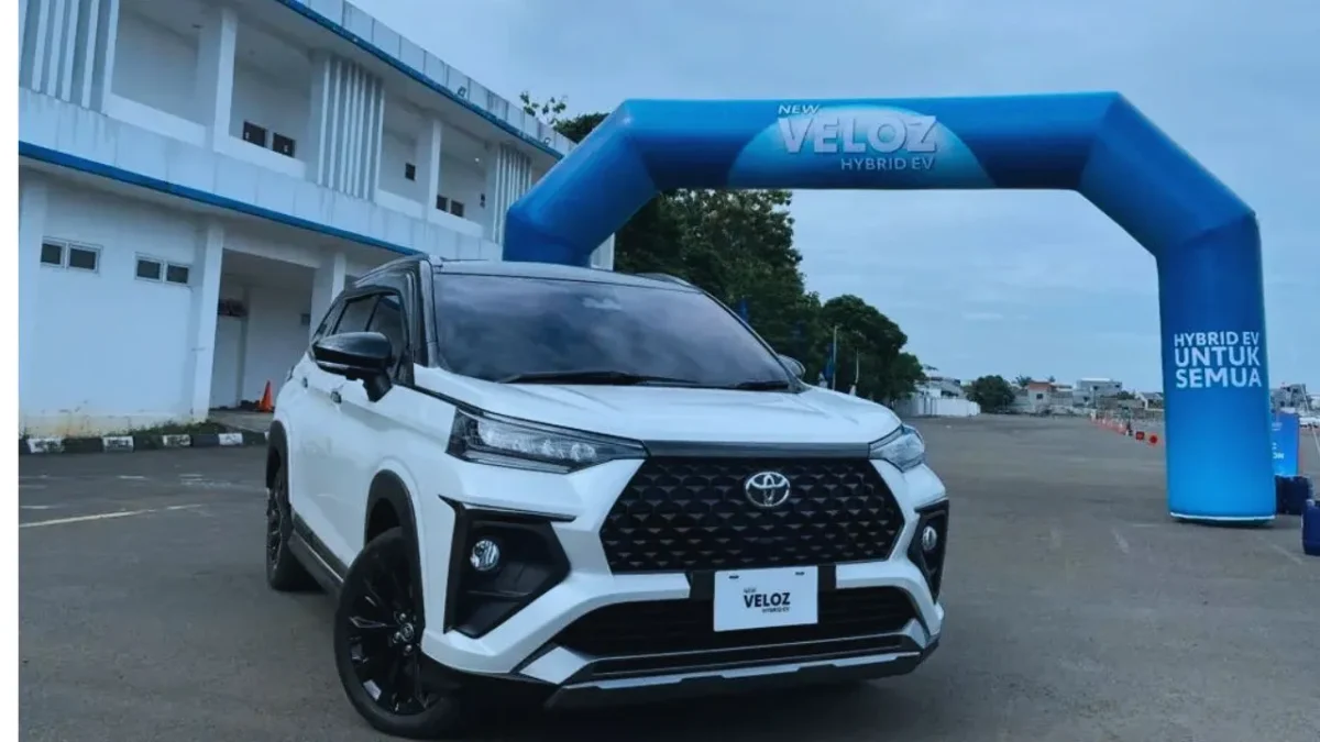 Veloz Hybrid EV Lintas Nusa Jelajah Sulawesi
(Foto: IDN Times
/BimaPrakasa)