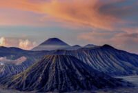Taman Nasional Bromo Masuk Tiga Besar Terindah di Dunia
(Foto: indonesia)