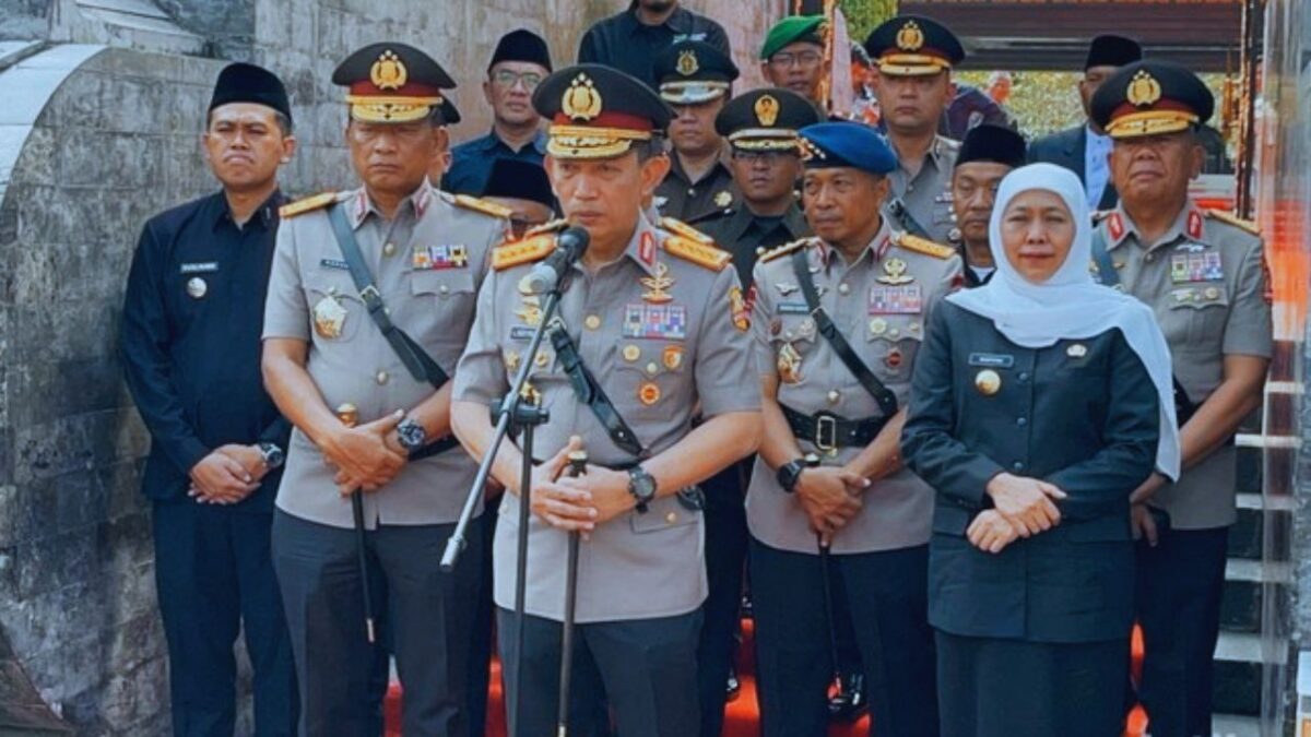 Kapolri Jelaskan Alasan Penahanan Roy Suryo dan Dokter Tifa
(Foto: Fima Purwanti/detik)