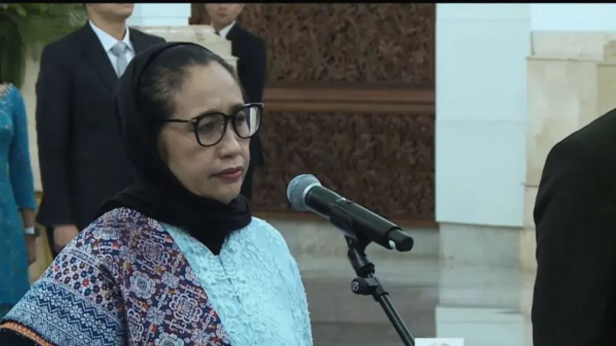 Resmi Dilantik Prabowo, Nanik S Deyang Jadi Kepala BGN
(Foto: Sekretariat Presiden/detik)