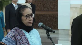 Resmi Dilantik Prabowo, Nanik S Deyang Jadi Kepala BGN
(Foto: Sekretariat Presiden/detik)