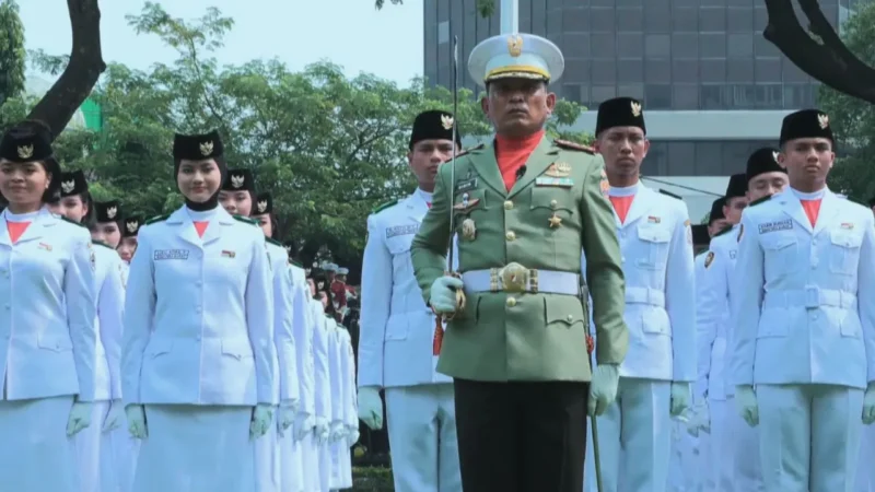 Profil Kolonel Didin, Komandan Upacara yang Dipuji Langsung Presiden Prabowo
(Foto:tangkapanlayar YouTubeSekretariat Presiden/rri)