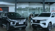 Perbandingan Pajak Fortuner vs Pajero Sport 2026
(Foto: Ilustrasi Mitsubishi Pajero Sport vs Toyota Fortuner (Realitasonline/ Canva)
/realitasonline)