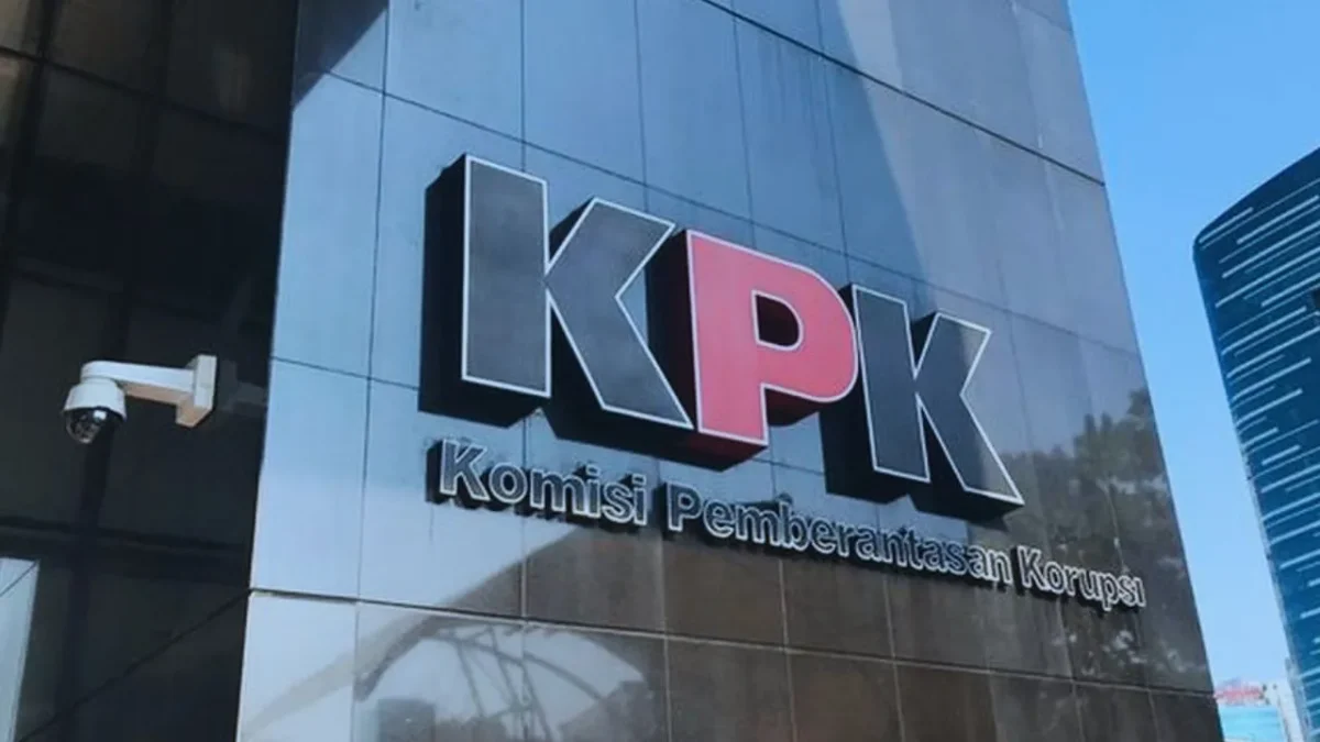 Penyidik kpk geledah Kantor BPK Sumsel dan menyita sejumlah dokumen terkait dugaan suap
(Foto: GARRY ANDREW LOTULUNG/kompas)