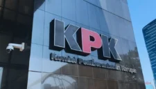 Penyidik kpk geledah Kantor BPK Sumsel dan menyita sejumlah dokumen terkait dugaan suap
(Foto: GARRY ANDREW LOTULUNG/kompas)