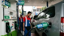Mobil Diesel Lawas Aman Pakai BBM B50? Ini Penjelasan Pakar(Foto: AI)