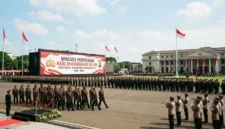 Prabowo Pimpin Upacara Hari Bhayangkara ke-80
(Foto: AI)