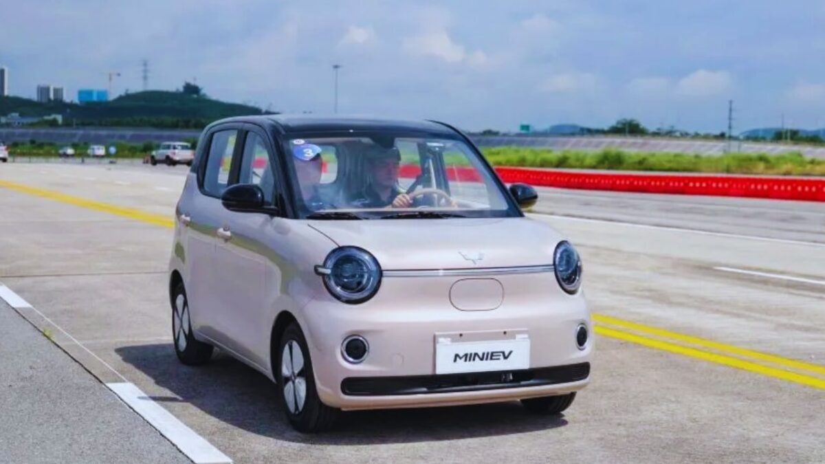 Wuling Aira EV Hadir Lengkapi Air EV, Bukan Pengganti di Pasar Indonesia
(Foto: oto)