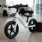 Tesla Luncurkan Balance Bike Rp 4 Jutaan, Langsung Sold Out(Foto: AI)