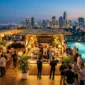 Beach Club Rooftop Surabaya dengan Sunset Memukau
(Foto: AI)