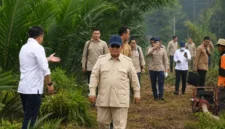 Karhutla Kalimantan Membara, Prabowo Yakin Api Segera Dikendalikan
(Foto: YouTube Sekretariat Presiden RI/kaltim.tribunnews/AI)